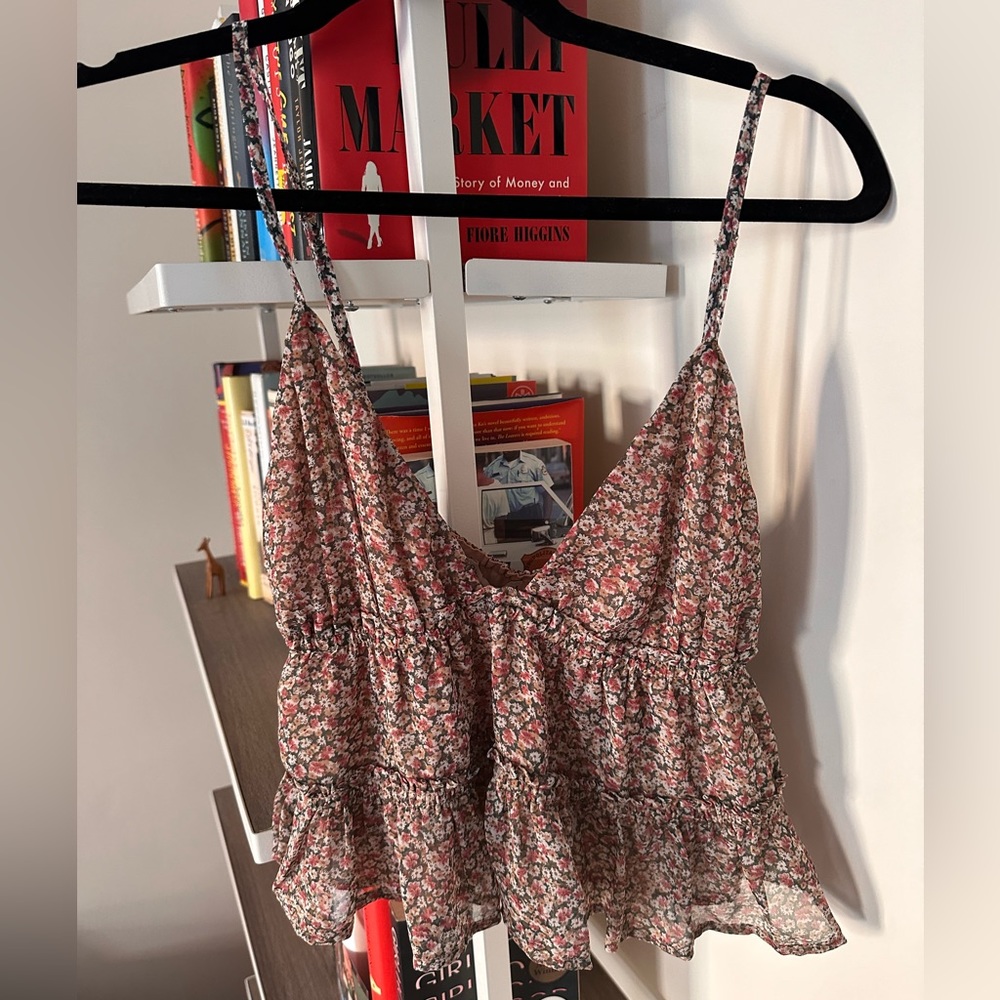 Cute floral going out top with tags